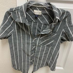Grey striped button down short sleeve 💓